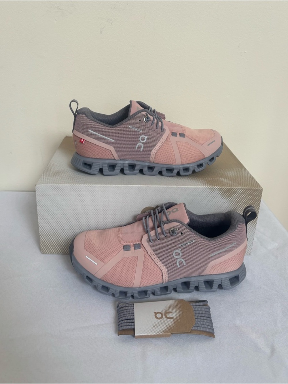On Cloud 5 Rose Fossell Waterproof Sneakers Size 5.5 Eu36.5 Womens Sneakers New